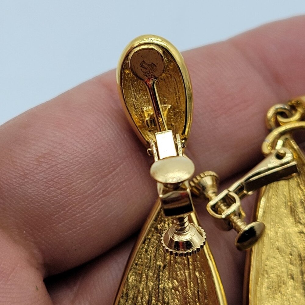 Vintage Napier Red Enamel Teardrop Drop Dangle Earrings Screw Clip On Gold Tone - Picture 3 of 5